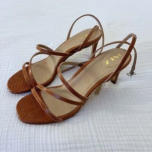 Inez Sofia in Pink Lizard Emboss Strappy Heel Sandal w/ankle strap Size 8.5